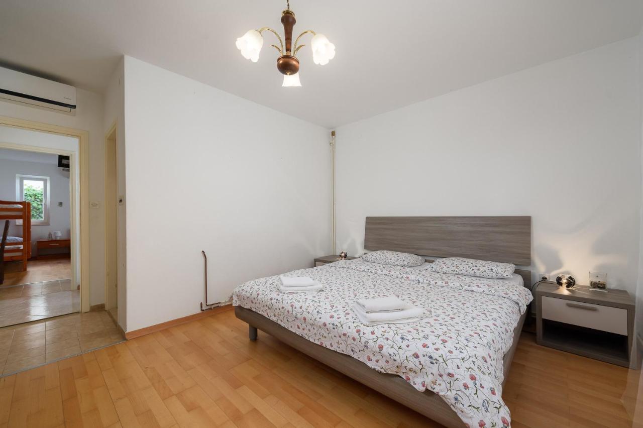Apartman Inteuro โปเรช ภายนอก รูปภาพ