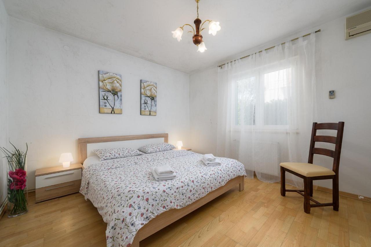 Apartman Inteuro โปเรช ภายนอก รูปภาพ